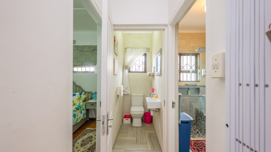 5 Bedroom Property for Sale in Struisbaai Western Cape